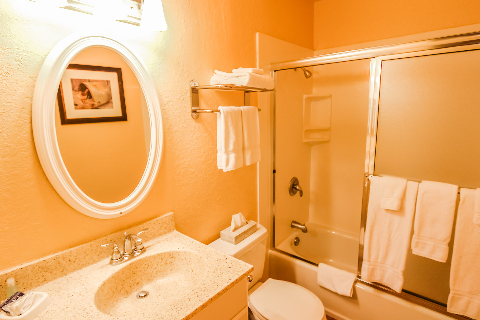 A vibrant and clean bathroom at VRI's Lake Arrowhead Chalets in California.